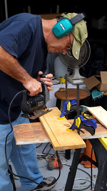 DIY Sled Tray. Share NOW. #Christmas, #sled, #sledtray, #DIY, #tray, #eclecticredbarn